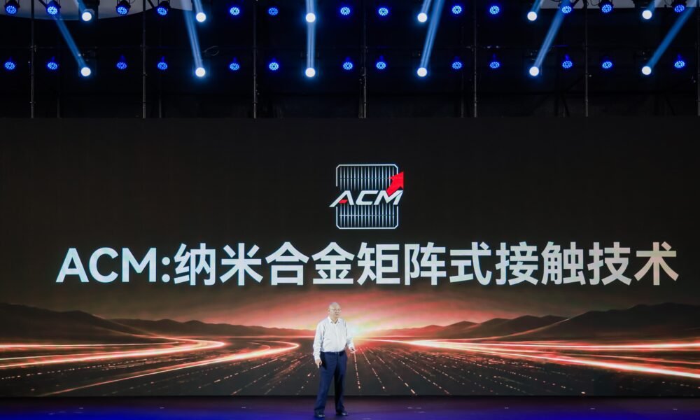 LONGi kurucusu ve CTO’su Li Zhenguo yeni teknolojileri tanıtıyor
