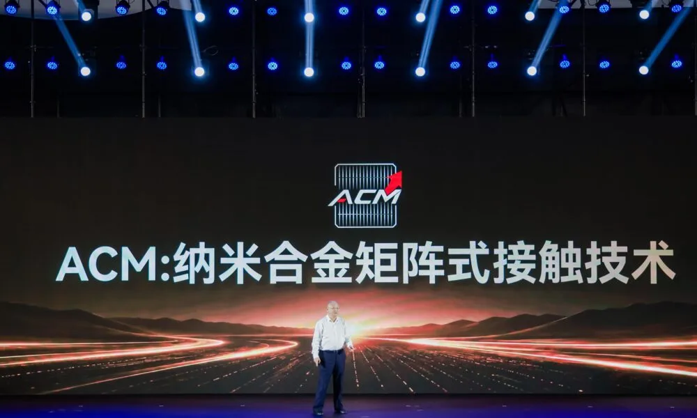 LONGi kurucusu ve CTO’su Li Zhenguo yeni teknolojileri tanıtıyor