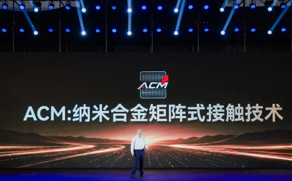 LONGi kurucusu ve CTO’su Li Zhenguo yeni teknolojileri tanıtıyor