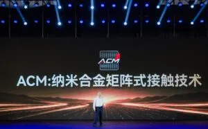LONGi kurucusu ve CTO’su Li Zhenguo yeni teknolojileri tanıtıyor