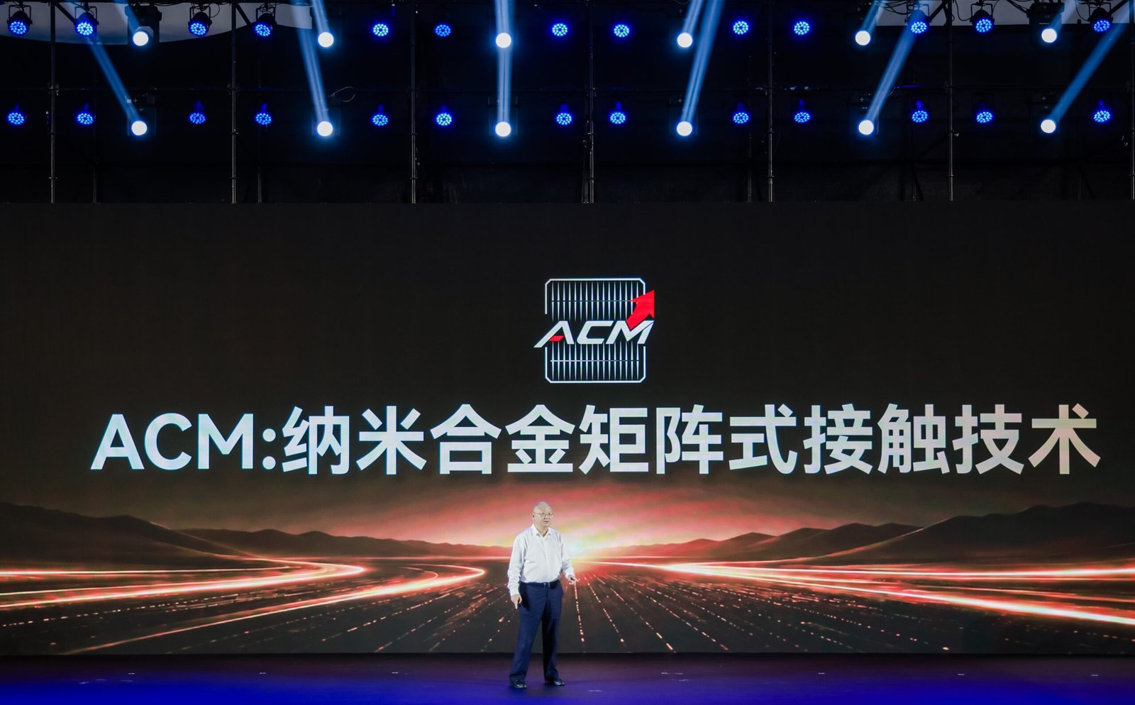 LONGi kurucusu ve CTO’su Li Zhenguo yeni teknolojileri tanıtıyor